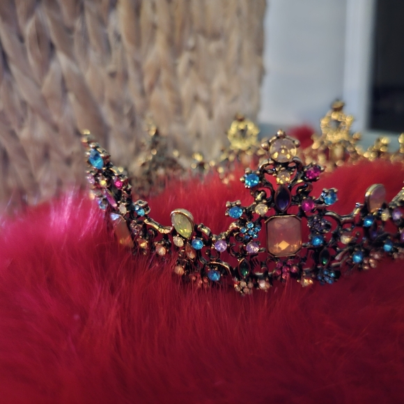 Tiara - Picture 5 of 7